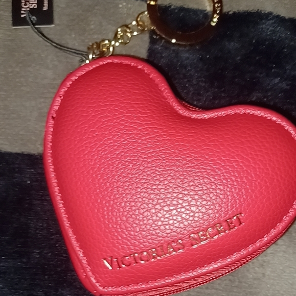 NEW VS HEART KEYCHAIN - Picture 2 of 3